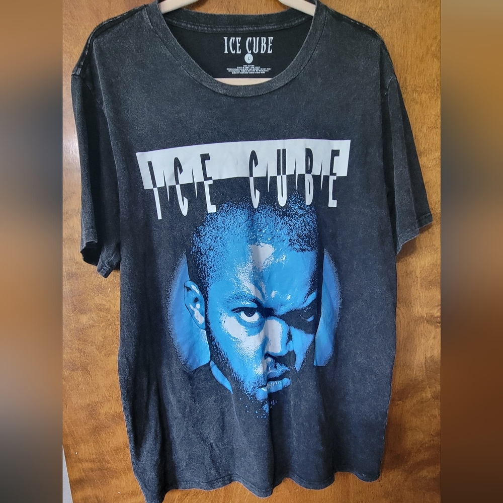 Black and Blue Graphic Short Sleeve Tee